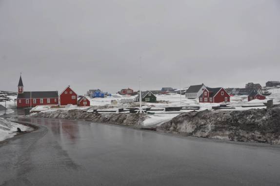 Passeando em dia nublado e gelado em Nuuk, capital da Groelândia